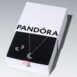 Kép 4/4 - Pandora ezüst félhold fülbevaló - 294257C01 Kép 4/4 - Pandora ezüst félhold fülbevaló - 294257C01