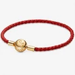 Kép 1/5 - Pandora piros bőr karkötő sárga arany gömbcsattal - 568777C01-S3