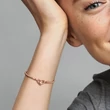 Kép 3/4 - Pandora Moments szív & végtelen szegecselt rozé arany karkötő - 582731C00-18