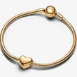Kép 3/5 - Pandora légy szeretet gravírozható arany szív charm - 763439C00