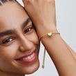Kép 5/5 - Pandora légy szeretet gravírozható arany szív charm - 763439C00