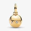 Kép 1/4 - Pandora "MOM" aranyozott gömb függő - 764457C01