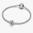 Kép 3/4 - Pandora kéttónusú szikrázó virág charm - 764480C01
