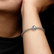 Kép 4/5 - Pandora Marvel Pókember maszk charm - 792351C01
