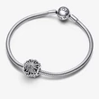 Kép 3/5 - Pandora ünnepi áttört hópehely charm - 792360C00