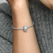 Kép 4/5 - Pandora jégkék hópelyhes muránói üveg charm - 792377C00