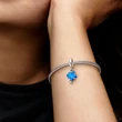 Kép 4/5 - Pandora UNICEF kék muranói üveg családfa függő - 792614C01