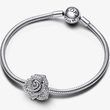 Kép 3/5 - Pandora szikrázó virágzó nagy rózsa charm - 793245C01