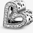 Kép 4/4 - Pandora szikrázó szabadkézi szív charm - 798692C01