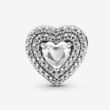 Kép 2/4 - Pandora szikrázó lapos szívek charm - 799218C01