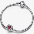 Kép 3/4 - Pandora szikrázó piros lapos szív charm - 799218C02