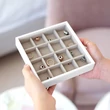 Kép 2/3 - Stackers fehér színű 16 fakkos charmtartó tálca - 70745