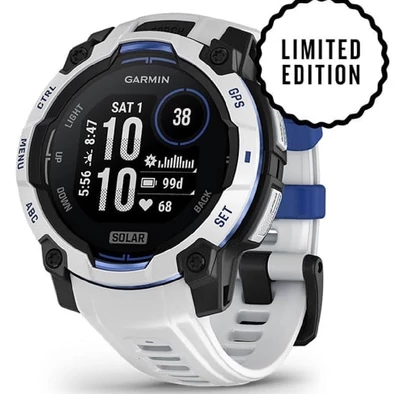 Garmin Instinct 3, 45mm Solar, homokkő, homokkő/kék szilikon szíjjal (Limited Edition) - 010-02934-03