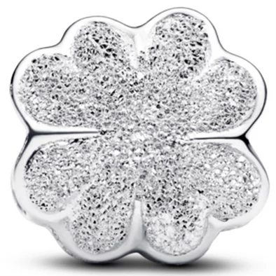 Pandora texturált négylevelű lóhere charm  - 794047C00
