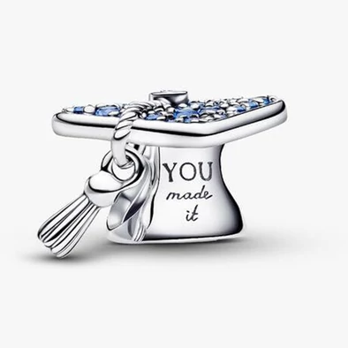Pandora csillogó kék ballagási 2026 kalap charm - 794461C01